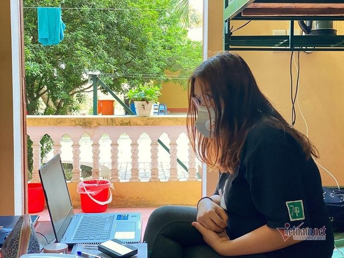 Cô gái biến 14 ngày cách ly thành thời gian dạy Tiếng Anh trực tuyến miễn phí