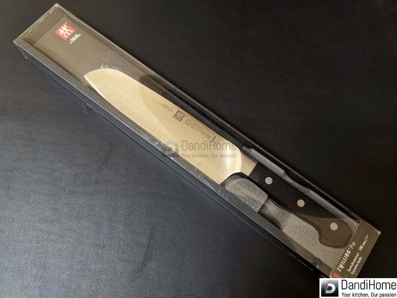 Dao Zwilling Santoku 7in Pro with hollow edge